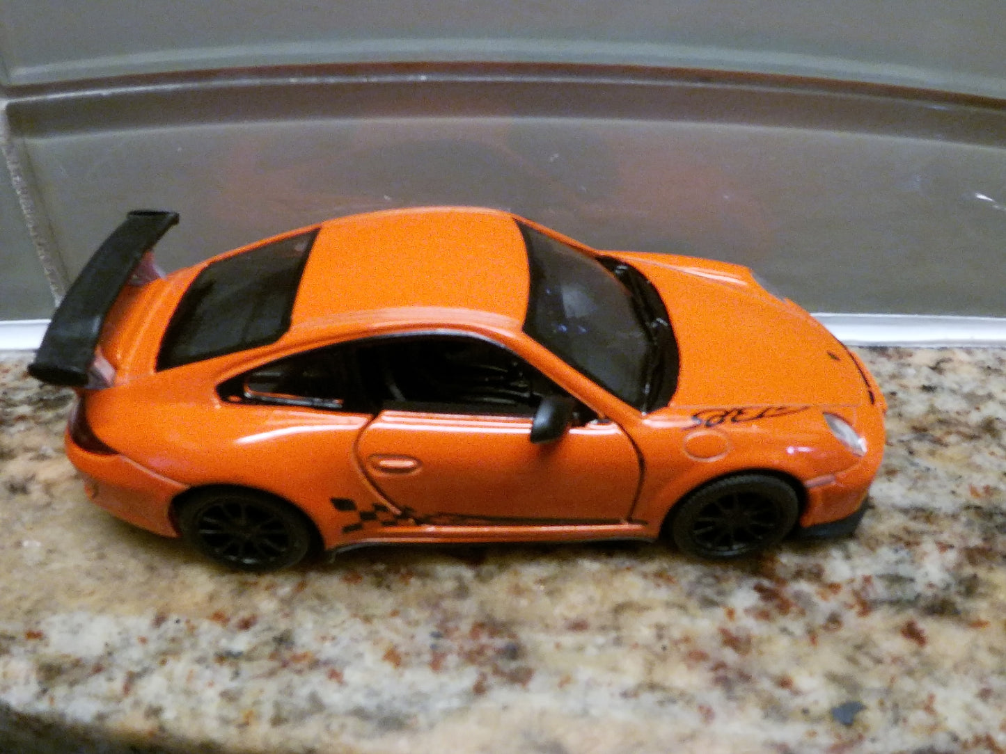 Porsche GT3 RS pull back action and doors open Scale 1/36