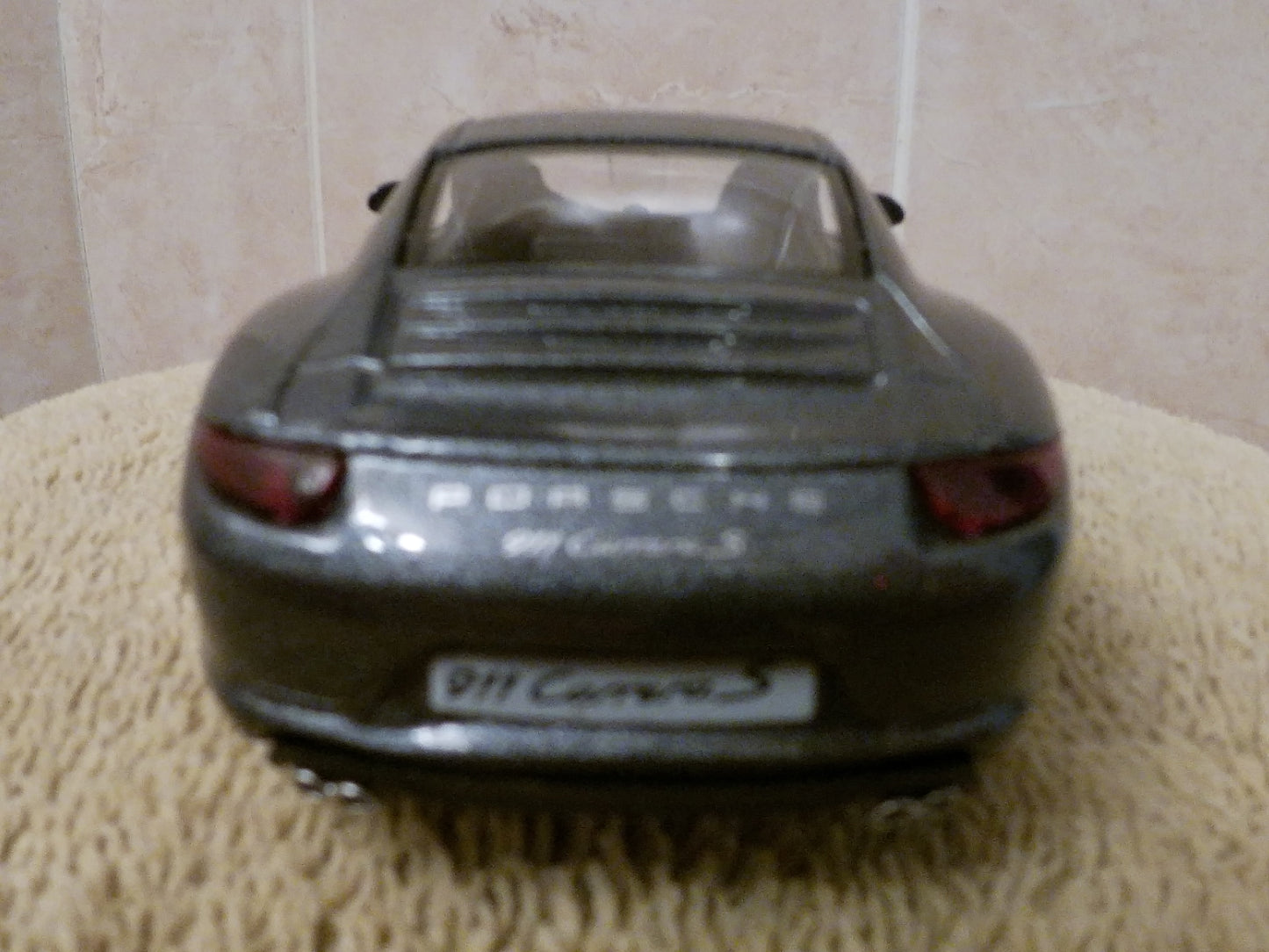Porsche 911 Carrera S Pull back Action 1/36 Scale doors oepn and close