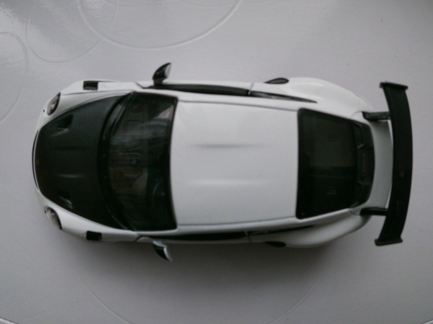 Porsche 911 GT RS by Kinsmart 1/37 Scale Pull BAck action toy white doors open