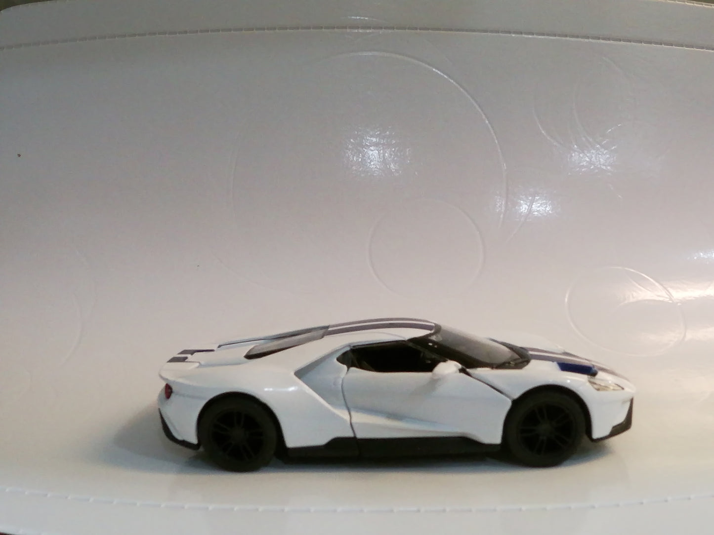 2017 Ford GT Scale 1/38 by Kinsmart / white/ wind up toy car dieccast