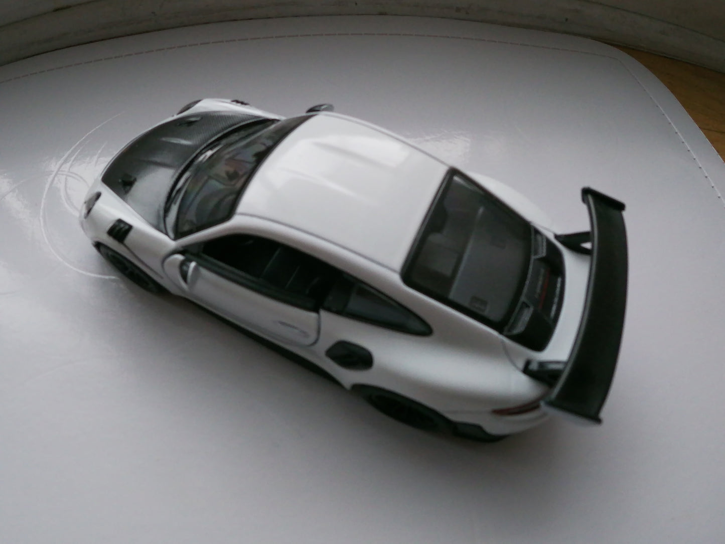 Porsche 911 GT RS by Kinsmart 1/37 Scale Pull BAck action toy white doors open
