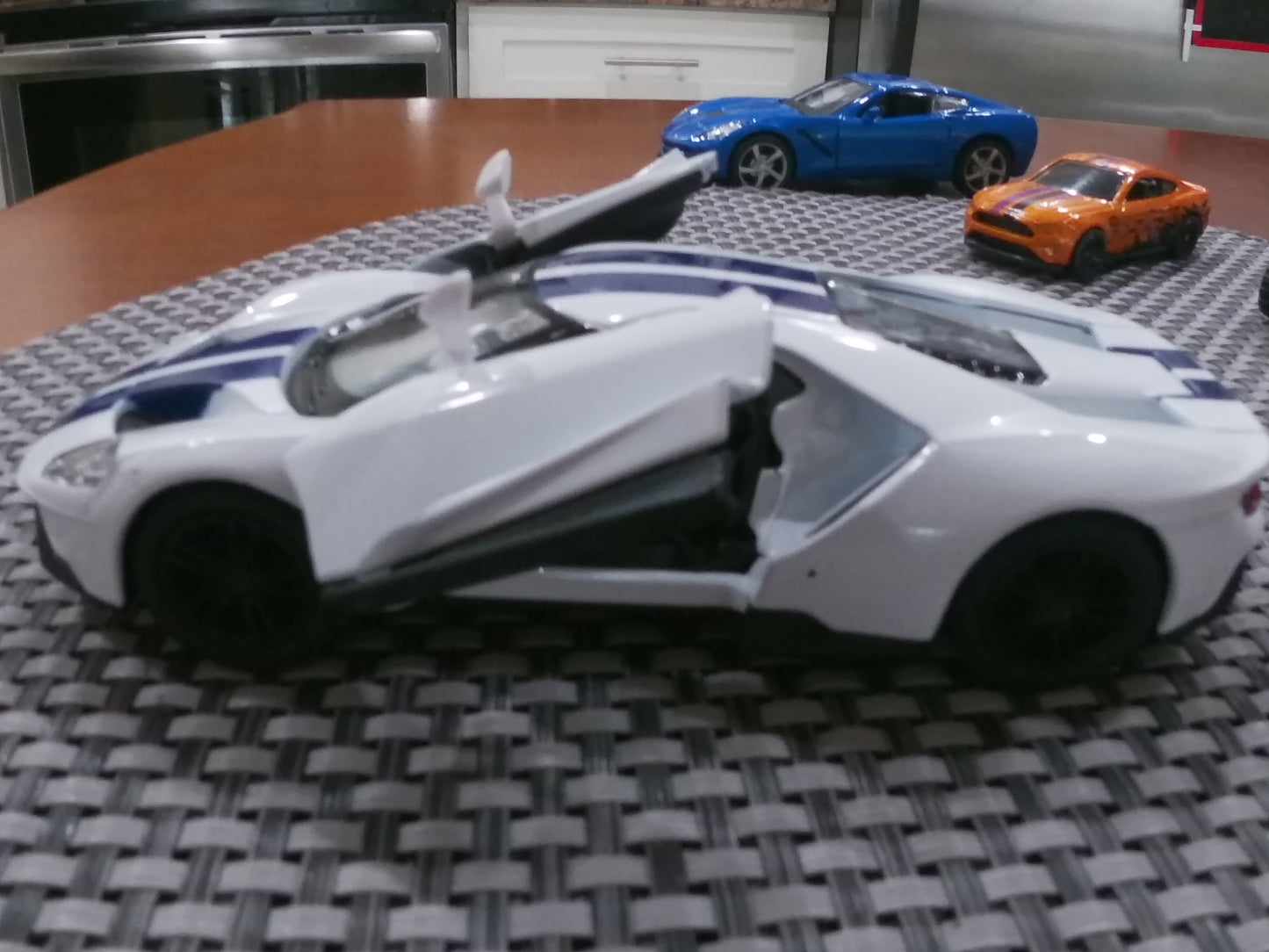 2017 Ford GT Scale 1/38 by Kinsmart / white/ wind up toy car dieccast