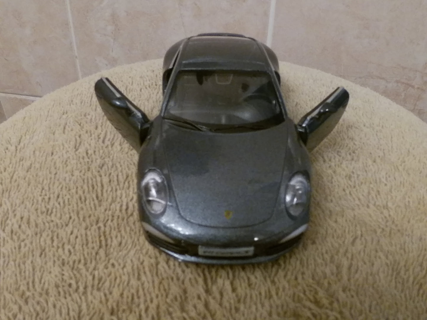 Porsche 911 Carrera S Pull back Action 1/36 Scale doors oepn and close