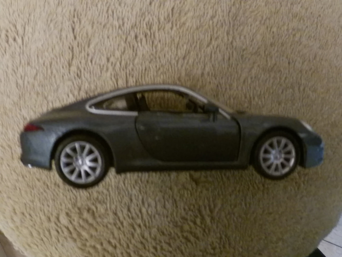 Porsche 911 Carrera S Pull back Action 1/36 Scale doors oepn and close
