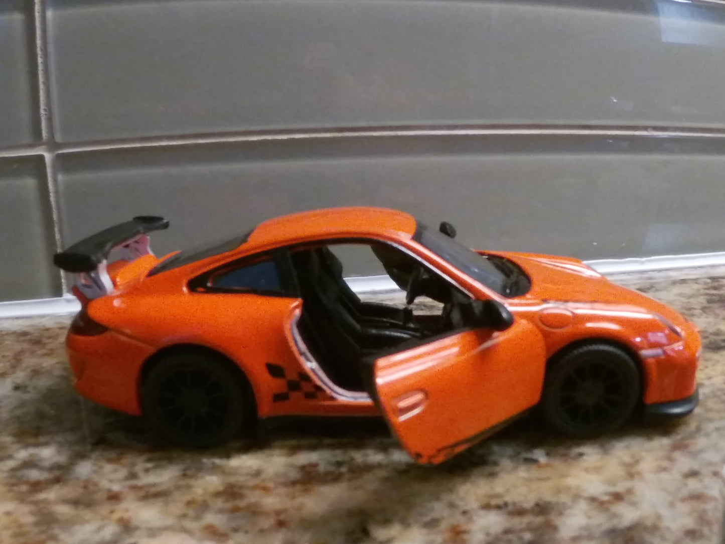 Porsche GT3 RS pull back action and doors open Scale 1/36